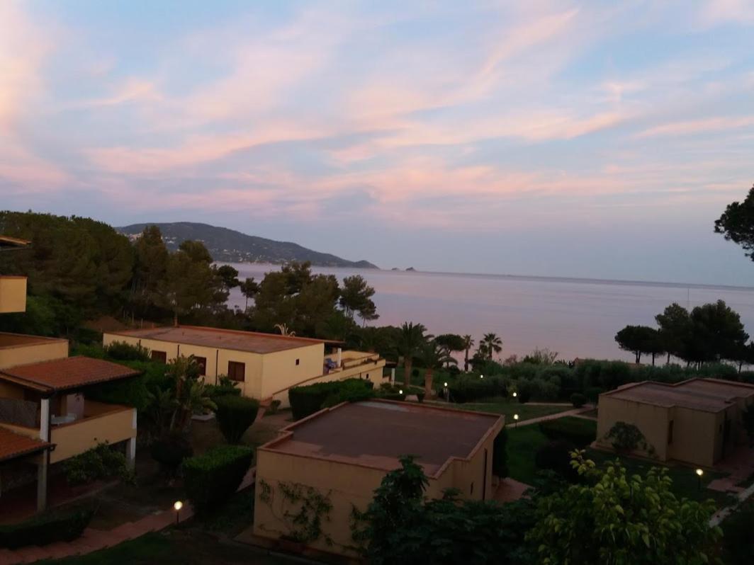 Casa Del Golfo Aparthotel Lacona Exteriör bild